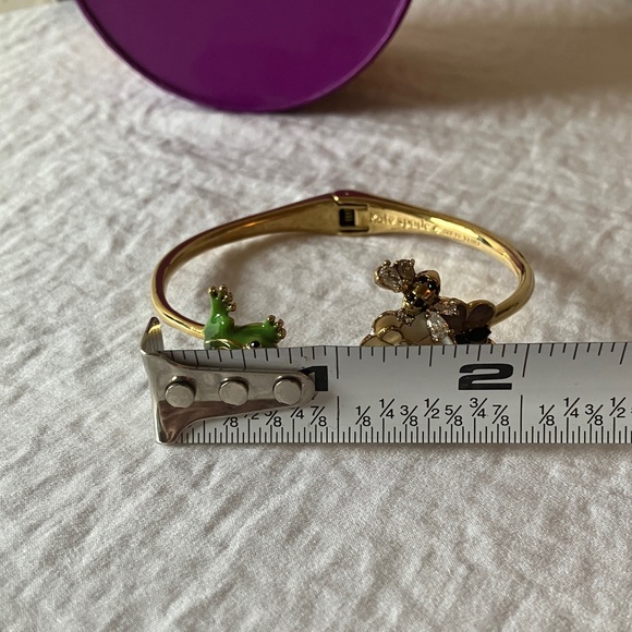 Kate Spade:Multi-Stone Frog& Flower HingedCuff Bracelet- Gold Tone-Missing stone - Picture 13 of 16